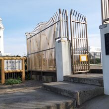 上り口から塩屋埼灯台敷地入口までは、ゆっくり歩いて約10分。