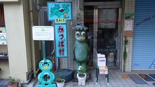 「かっぱ橋」の名前通り、かっぱ河太郎像を始め多くの「かっぱ」があちこちに有り、「かっぱ」を見つけながら買い物、散策するのも楽しみの一つです。