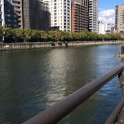 大阪市中心部を流れる川
