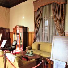 2階にはアインシュタイン夫妻が宿泊した部屋と林芙美子記念室