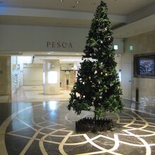ペスカの入口。この時期、クリスマスツリーがきれい☆彡