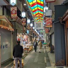 朝は人が少ないけど、逆に開いているお店も少ないですね