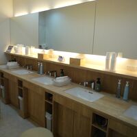 洗面台にはアメニティーも揃ってます