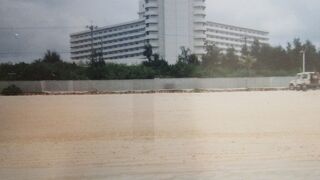 絶景スポットとして知られる残波岬を望むロイヤルホテル沖縄残波岬に隣接するビーチ
