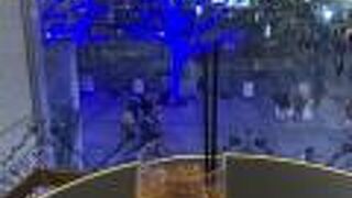 落ち着いたカフェ