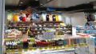 石垣のお土産を小スペースにもりだくさん