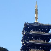 中山寺の五重塔　五輪が輝いています