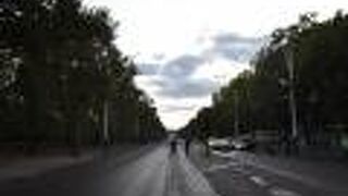バッキンガム宮殿へ通じる直線道路