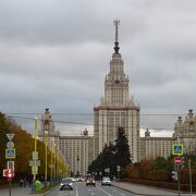 「モスクワ大学」は「スターリンゴシック」と呼ばれる重厚な高層建築「セブンシスターズ」の１つ！