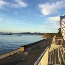 すぐ南は海です。潮干狩りに最適。