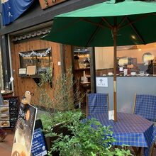店外にもイートインコーナーあります
