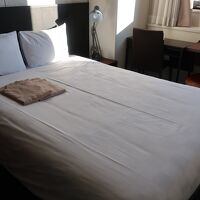 スーペリアダブルルーム　セミダブルベッド