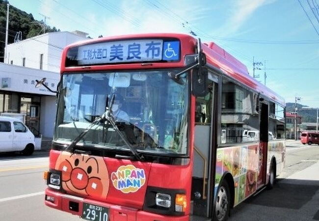 アンパンマンバス(JR四国バス大栃線) クチコミ・アクセス・営業時間|南国・土佐山田・香南【フォートラベル】 アンパンマンバス(JR四国バス大栃線) クチコミ・アクセス・営業時間|南国・土佐山田・香南【フォートラベル】