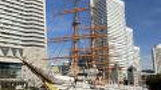 横浜ランドマークタワーと日本丸のアングルが「ザ・横浜」的