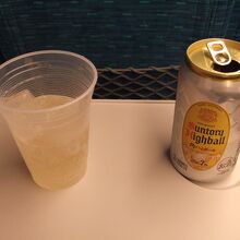 車内販売ではハイボールに氷が付きます