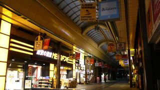 悪天候も問題無しの統一感の有るアーケード街！