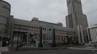 かなりスッキリした駅前広場