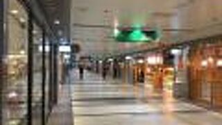 お洒落な地下街