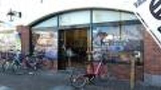 館山駅西口そば、電動自転車やロードバイクなど様々な自転車を借りられます