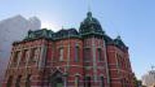 レンガは、深みのある赤色でした