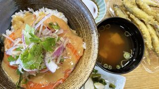 琵琶湖周辺の食材を用いたオリジナルメニューが楽しめる：道の駅 湖北みずどりステーション