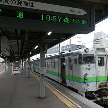 函館１０：５７発森行き