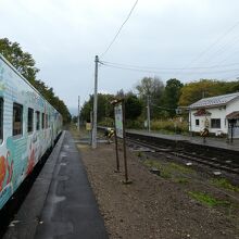 赤井川駅で特急通過待ちの為長めの停車