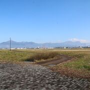 山形空港の飛行機が見えます。