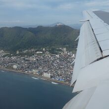 山頂の展望台付近の電波塔も良く見えます。ハリストス正教会も～