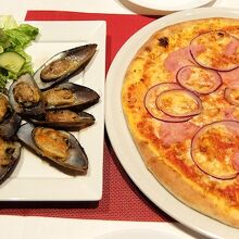 ピザとムール貝