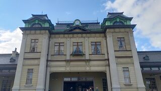 駅舎も復元リニューアル。レトロ好きには大満足の街歩き