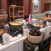 朝食会場　チョット狭かったと感じました。