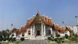 大理石でできた美しい寺院