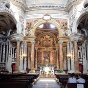  一歩踏み入れるとそこは別世界の美しさ「 サンロレンツォ教会 （Real Chiesa di San Lorenzo ）」