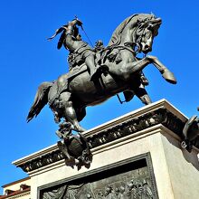 かつてトリノを支配していたエマヌエーレ・フィリペルトの騎馬像