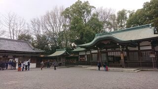 熱田神宮の入り口から最初にある神社
