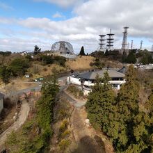 山頂の天文通信館付近の鉄塔群たち