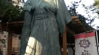 立会川駅東側の公園内にある