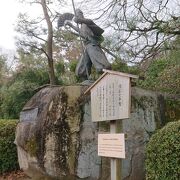 熊本のイメージが強いですが、こちらにも銅像があります。