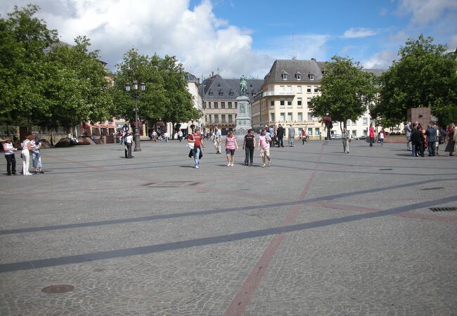 ルクセンブルクの市庁舎前の広場