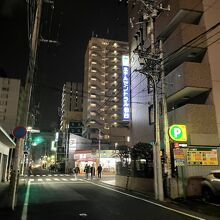 駅から近いが静かな道に立地