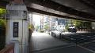 橋の下の川には船が沢山あって、結構興味深い