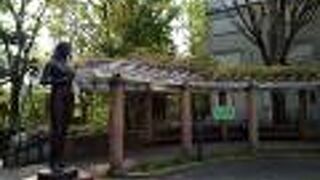 新緑とツツジの花、藤の花がとてもきれいでした