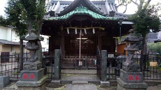 こじんまりとした普通の神社という感じ