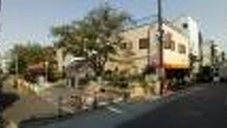 江戸時代風のトイレが良く、日本の昔と現在が共存して素晴らしい