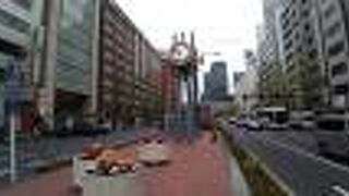 車道のみでなく歩道も幅が広くゆったりとしています。