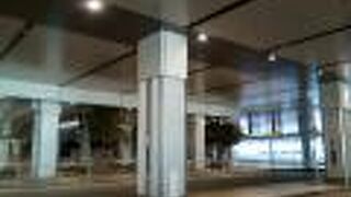 新宿駅新南口前にあります。