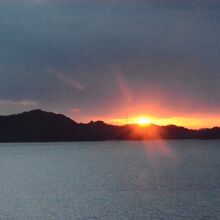 パーキングエリアの展望台からの夕陽