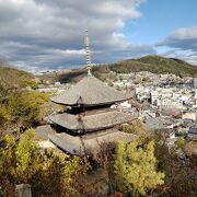 坂の町尾道のランドマークの三重塔