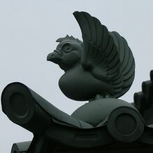 伊東忠太にかかれば屋根の鳩もこの道りに～